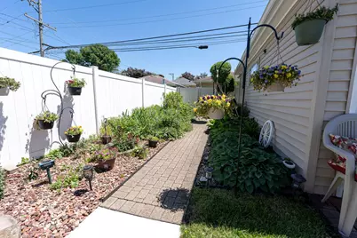 8805 S California Avenue, Evergreen Park, IL 60805 - Photo 25