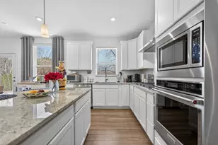 2110 Silver Leaf Dr, Island Lake, IL 60042 - Photo 9