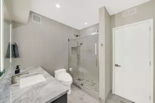 175 E Delaware Pl, Chicago, IL 60611 - Photo 13