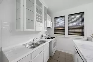 3835 W 65th St, Chicago, IL 60629 - Photo 5