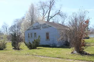 1025 E Noleman St, Centralia, IL 62801 - Photo 3