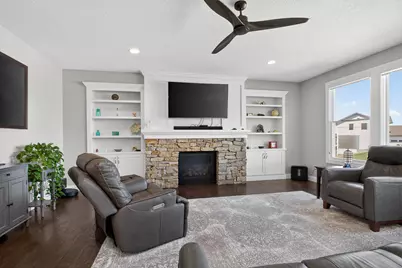 4728 Red Oak Court, Bettendorf, IA 52722 - Photo 9