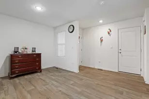 2051 Canyon Creek Ct, Aurora, IL 60503 - Photo 9