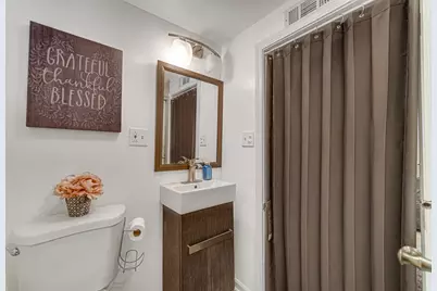 10339 S Calumet Avenue, Chicago, IL 60628 - Photo 9