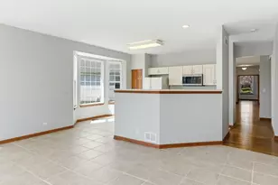 1967 Holloway Ct, Aurora, IL 60502 - Photo 11