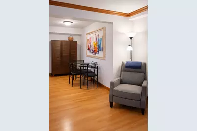 512 W Barry Avenue #205, Chicago, IL 60657 - Photo 5