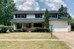 9S174 Nantucket Dr, Darien, IL 60561 - Photo 1