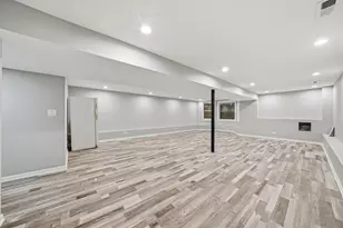 8839 S Colfax Ave, Chicago, IL 60617 - Photo 17