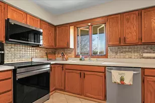 10985 S 84th Ave, Palos Hills, IL 60465 - Photo 9