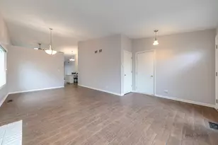 864 Fox Chase Dr, Round Lake Beach, IL 60073 - Photo 7
