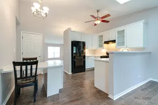 864 Fox Chase Dr, Round Lake Beach, IL 60073 - Photo 13