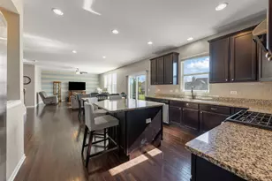 2233 Olive Ln, Yorkville, IL 60560 - Photo 9