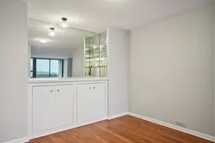 2740 N Pine Grove Ave, Chicago, IL 60614 - Photo 5