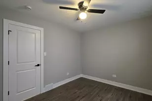 237 W 117th St, Chicago, IL 60628 - Photo 9