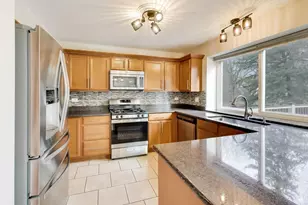 485 Topaz Ln, Bartlett, IL 60103 - Photo 9