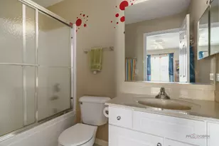 146 Colonial Dr, Vernon Hills, IL 60061 - Photo 29
