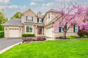 146 Colonial Dr, Vernon Hills, IL 60061 - Photo 1