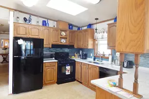 709 Hillcrest Ln, Crystal Lake, IL 60014 - Photo 3