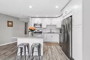 20 Oak Tree Ct, Elmhurst, IL 60126 - Photo 7