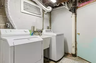 22 S Westlawn Ave, Aurora, IL 60506 - Photo 21