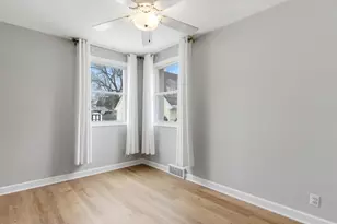 22 S Westlawn Ave, Aurora, IL 60506 - Photo 15