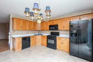 384 Raven Dr, Manteno, IL 60950 - Photo 3