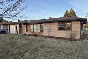 1908 22nd Ave, Sterling, IL 61081 - Photo 3