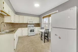 1965 Cheltenham Pl, Hoffman Estates, IL 60169 - Photo 7