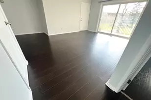 9430 Bay Colony Dr, Des Plaines, IL 60016 - Photo 3