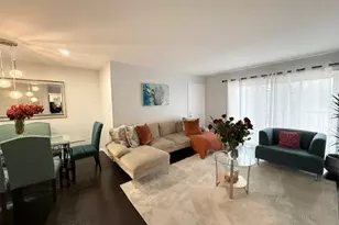 9430 Bay Colony Dr, Des Plaines, IL 60016 - Photo 3