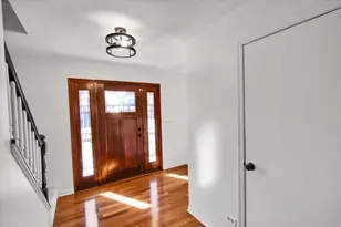 130 Whitehall Ct, Grayslake, IL 60030 - Photo 5