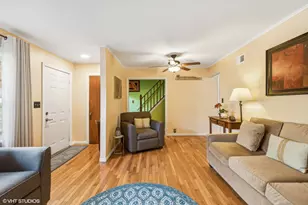 304 Moore Ave, Saint Charles, IL 60174 - Photo 3