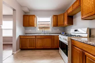 104 Interocean Ave, South Chicago Heights, IL 60411 - Photo 7