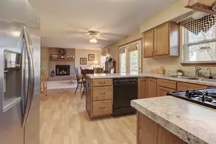 2117 Wesmere Lakes Dr, Plainfield, IL 60586 - Photo 5