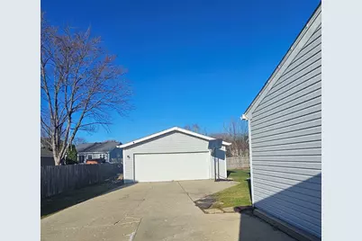 1353 Spring Valley Drive, Carol Stream, IL 60188 - Photo 25