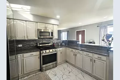 1353 Spring Valley Drive, Carol Stream, IL 60188 - Photo 7