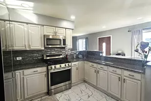 1353 Spring Valley Dr, Carol Stream, IL 60188 - Photo 7