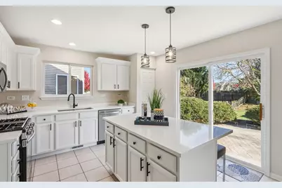 2060 Lyndhurst Lane, Aurora, IL 60503 - Photo 3