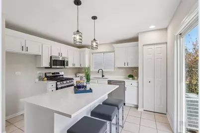 2060 Lyndhurst Lane, Aurora, IL 60503 - Photo 5