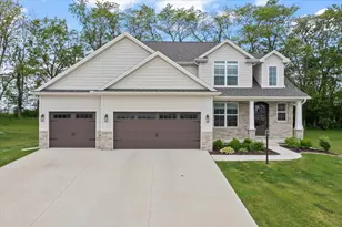 1213 Briarwood Ln, Mahomet, IL 61853 - Photo 3