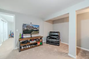 313 Monument Rd, Elgin, IL 60124 - Photo 53