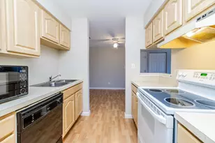 1440 Stonebridge Cir, Wheaton, IL 60189 - Photo 9