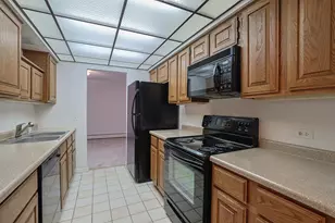 200 Red Top Dr, Libertyville, IL 60048 - Photo 7