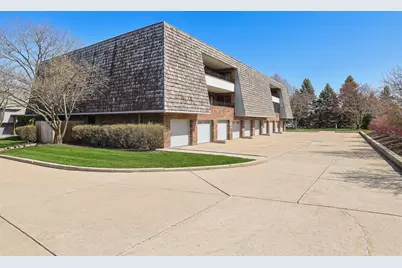 200 Red Top Drive #302, Libertyville, IL 60048 - Photo 3