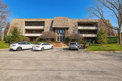 200 Red Top Drive #302, Libertyville, IL 60048 - Photo 1
