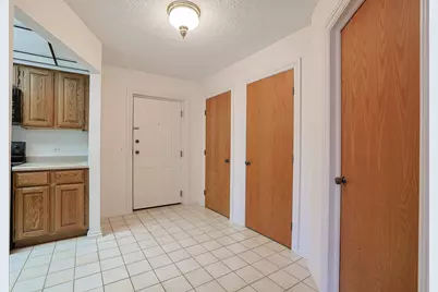 200 Red Top Drive #302, Libertyville, IL 60048 - Photo 15