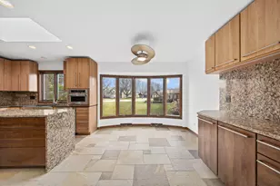 8405 Carriage Green Dr, Darien, IL 60561 - Photo 13