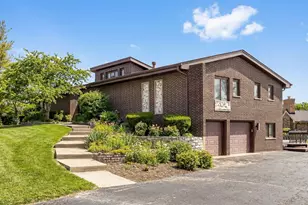 8405 Carriage Green Dr, Darien, IL 60561 - Photo 3