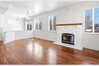 487 W Hamlin Lane, Round Lake, IL 60073 - Photo 3