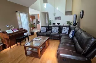 906 Cynthia Ln, Lake in the Hills, IL 60156 - Photo 13